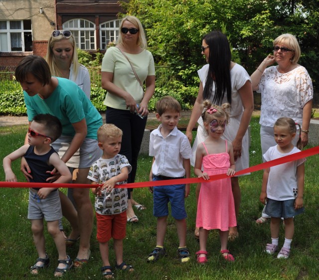 Śremski Budżet Obywatelski: 31 projektów mieszkańców gminy - w minionym roku w ramach Budżetu Obywatelskiego interaktywny plac zabaw stanął przy przedszkolu "Słoneczna Gromada". Jego otwarcia dokonały same przedszkolaki