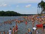 Konin. Wakacyjne szaleństwo w Ślesinie. Tłumy na plaży, korki do jeziora, przepełnione parkingi