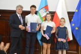 Nagrody dla uczniów, nauczycieli i dyrektorów z okazji Dnia Edukacji Narodowej w Lęborku  