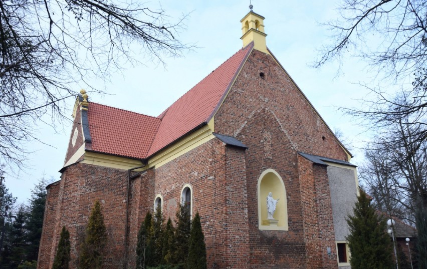 Zabytkowy kościół w Sobótce ma nową dachówkę 