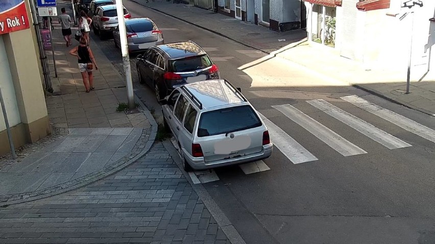 Mistrzowie Parkowania w Tomaszowie Maz. Jak nie parkować na ul. Jerozolimskiej [ZDJĘCIA]