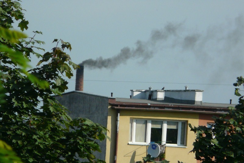 Mazovia ruszyła? Dym z komina ruin przy ul. Barlickiego