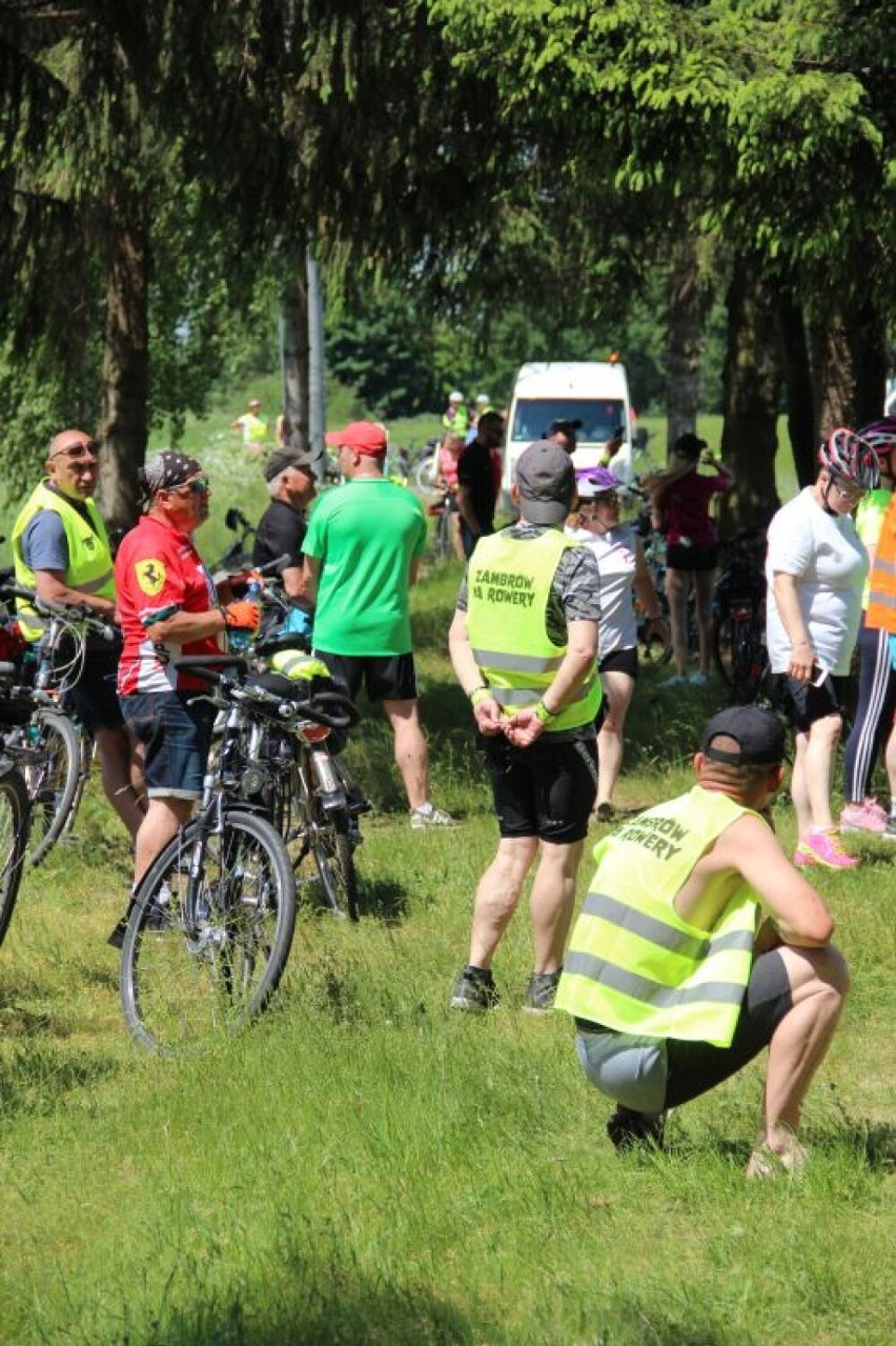 Zambrów na rowery 2021. Rowerzyści wyruszyli w pierwszą trasę [zdjęcia]