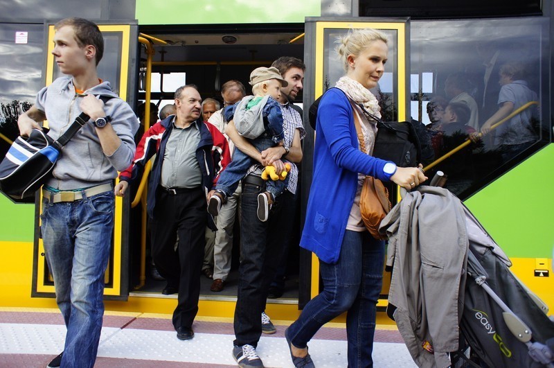 Poznań - Tłumy poznaniaków przyszły na otwarcie linii tramwajowej na Franowo