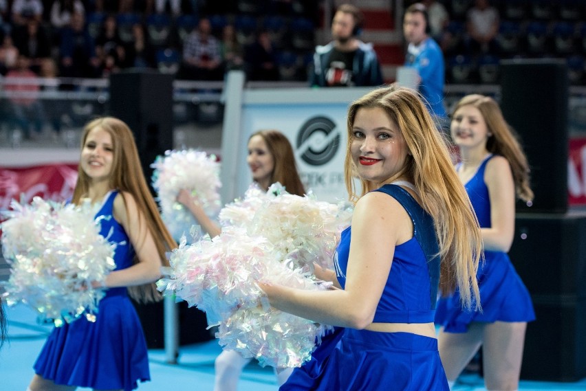 Mecz koszykówki bez cheerleaderek? Nie w Toruniu! Dziewczyny...