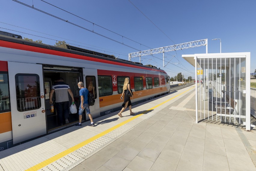 Trwa remont linii kolejowej Poznań - Szczecin. Jak zmieniają się nasze stacje, perony, obiekty? [ZDJĘCIA]