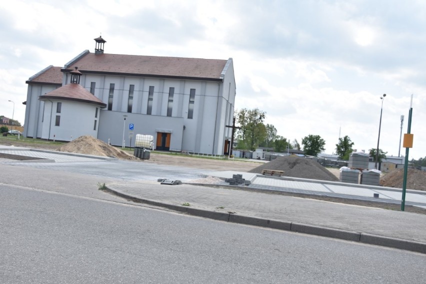 Będą miejsca parkingowe przy kościele pw. bł. Michała Kozala w Wągrowcu. Trwa budowa 