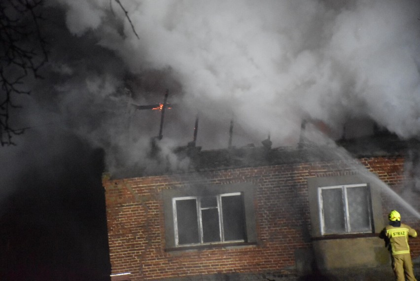 Gmina Gniezno. Pożar budynku w miejscowości Ganina! Cały dom w ogniu [FOTO]