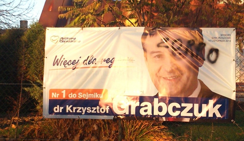 Wybory 2014 - w Siedliszczu ktoś pomazał wszystkie banery.