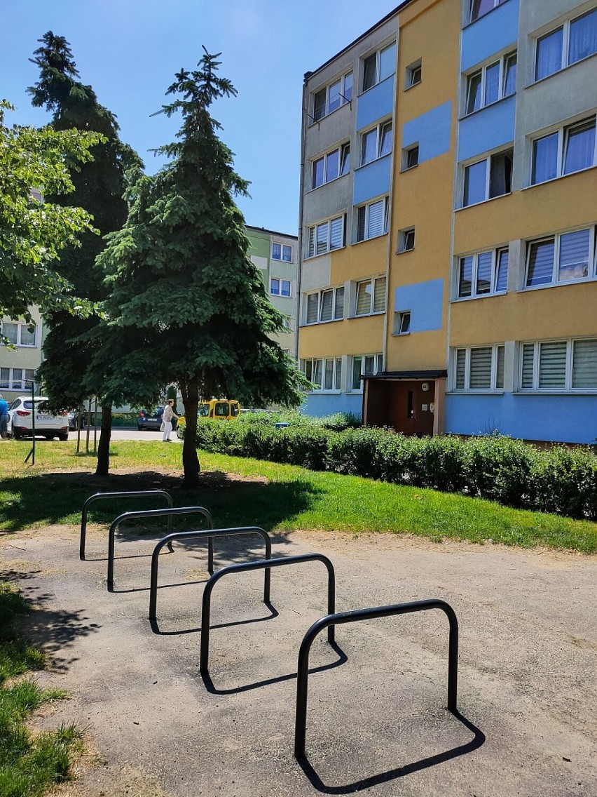 Nowe stojaki do rowerów na osiedlu Serbinów w Kaliszu