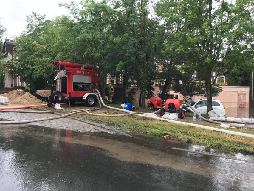 Strażacy z Goleniowa pomagają w zalanym wodą Szczecinie