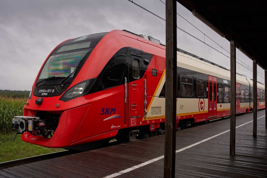 Wiemy kiedy do Warszawy trafią nowe pociągi dla SKM. Pierwszy Impuls 2 już odbywa testy. Newag spisuje się na medal