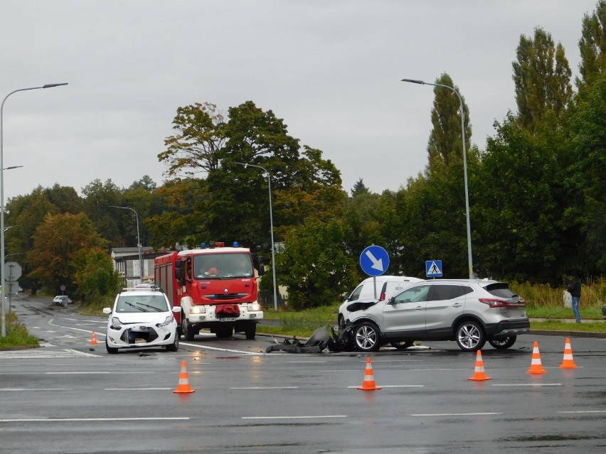 Wałbrzych: Zderzenie trzech aut na skrzyżowaniu ulic Sikorskiego i Moniuszki! [ZDJĘCIA]