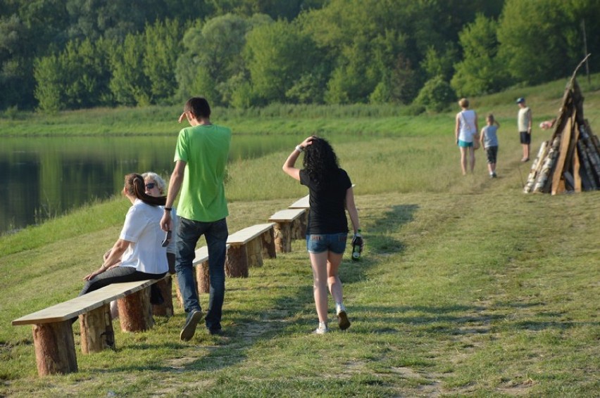 Sobótki nad zbiornikiem w Górze Bałdrzychowskiej