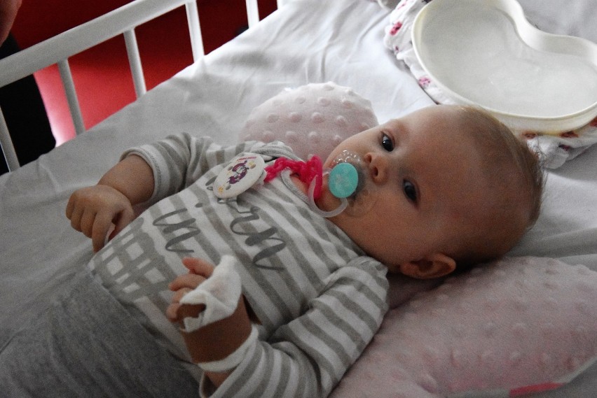Pola leczy się na pediatrii w Rybniku. ma problemy z oddychaniem z powodu RSV wirusa