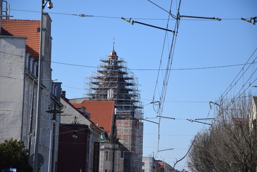 Rusztowania wzdłuż katedry miały ponad 50 metrów. Teraz są o...