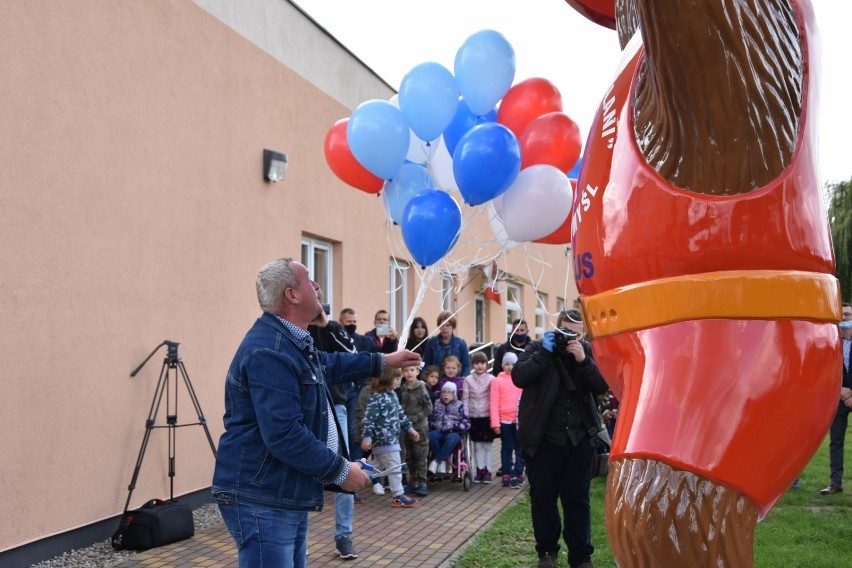 Nowy Tomyśl: Oficjalne odsłonięcie 4-metrowego Misia Sztangisty