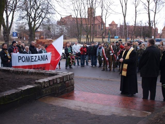 Malbork: Dzień Żołnierzy Wyklętych. Pamiątkowa tablica na skwerze i konferencja historyczna