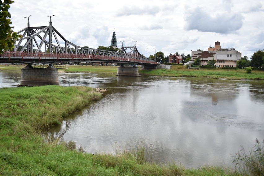Poziom wody w Odrze w Krośnie Odrzańskim gwałtownie spadł w...