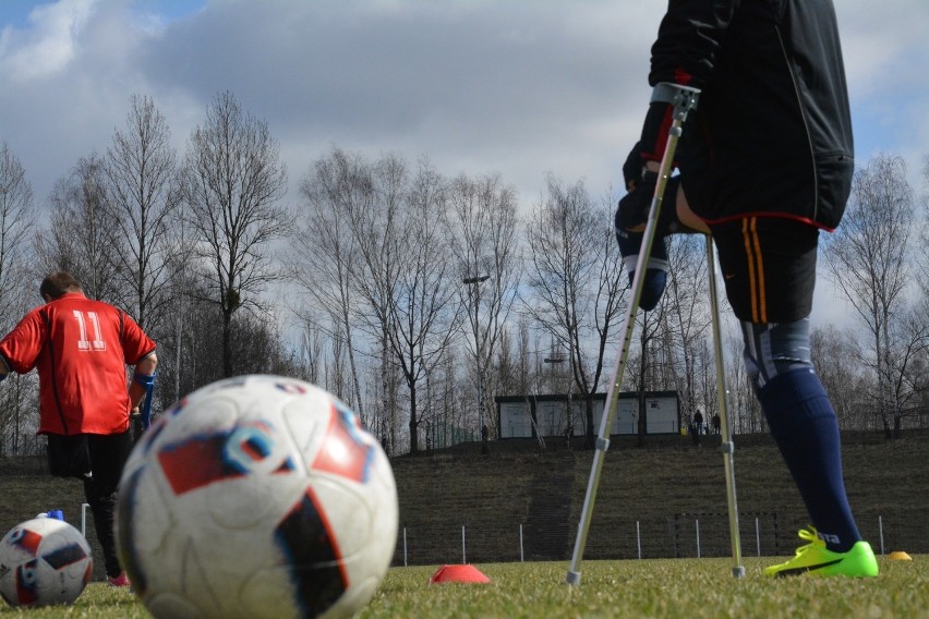 W Bytomiu powstał klub piłkarski dla osób niepełnosprawnych. Trenują na Szombierkach