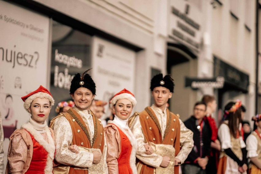 Polonez na Rynku w Lublińcu. Ta tradycja mocno się trzyma!