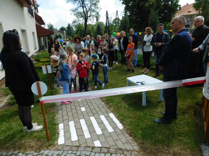 W Starych Bogaczowicach otwarto Miasteczko Dzieci. Powstało na placu przy Gminnym Centrum Biblioteczno-Kulturalnym