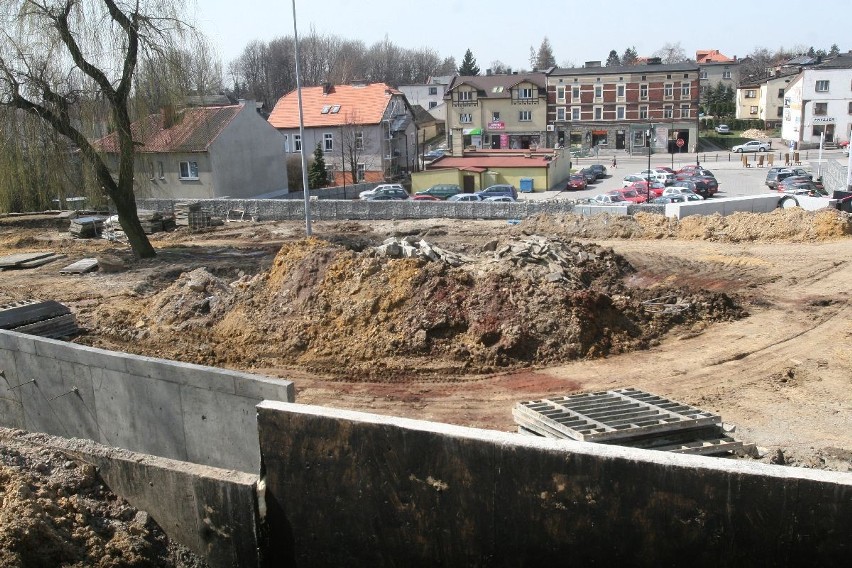 Budowa Rynku w Pszowie. Stan prac na 23 kwietnia