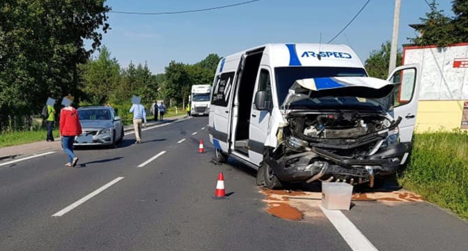 Zawiercie: Wypadek Na Dk78 W Żerkowicach. Bus Wjechał W Osobówkę [Zdjęcia] | Zawiercie Nasze Miasto