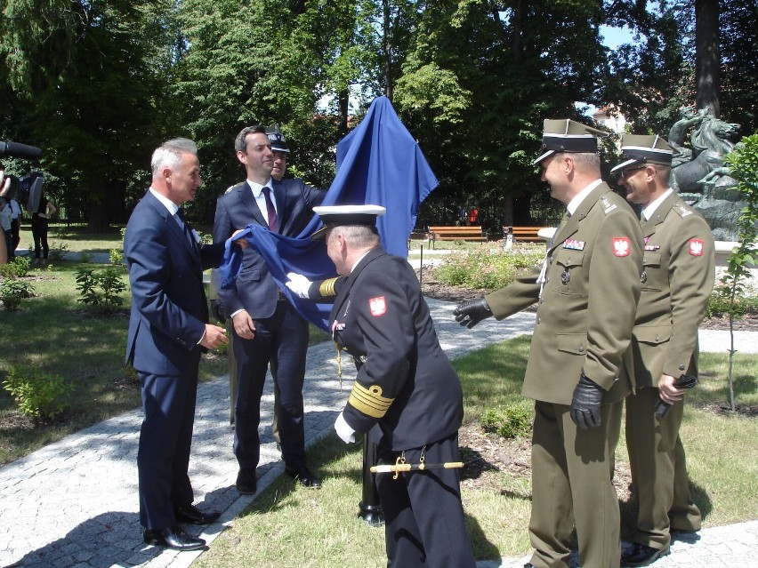 Uroczystości z okazji 77. rocznicy powstania 1. Pułku...