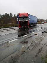 Na ulicy Przemysłowej w Koninie doszło do dwóch zdarzeń pożaru ciągnika siodłowego i zderzenia samochodu osobowego z samochodem ciężarowym  