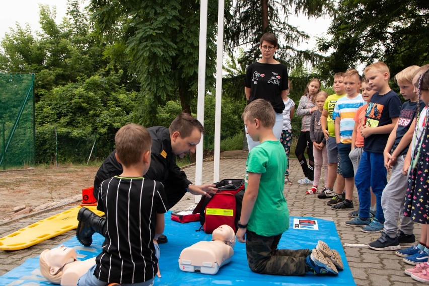 Strażacy z Wągrowca i Skoków odwiedzili miejsca wypoczynku dzieci