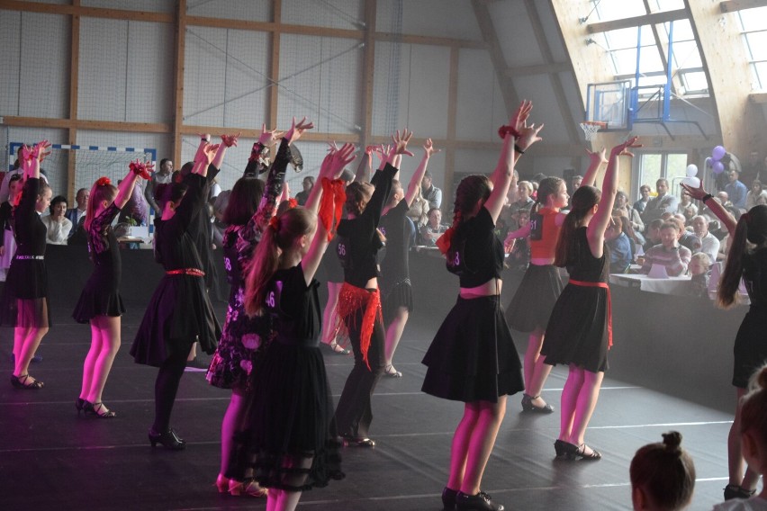 Festiwal tańca towarzyskiego 2022 w Wieluniu. Taneczna impreza wróciła po pandemicznej przerwie ZDJĘCIA
