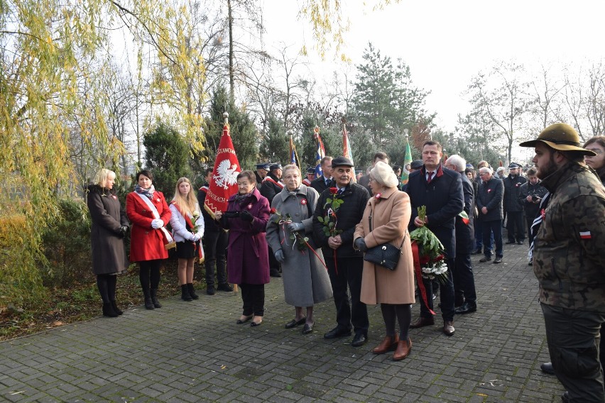 Święto Niepodległości w Obornikach. Uroczystości pod pomnikiem