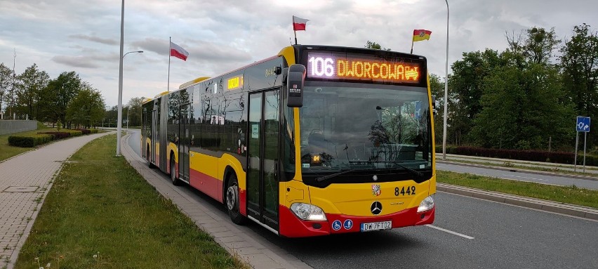 Flagi na wrocławskich autobusach i tramwajach. Co to za święto?