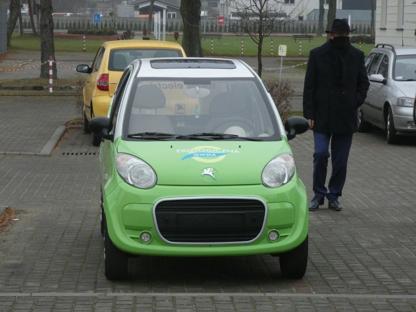 Pilska uczelnia otrzymała ekologiczny pojazd 
