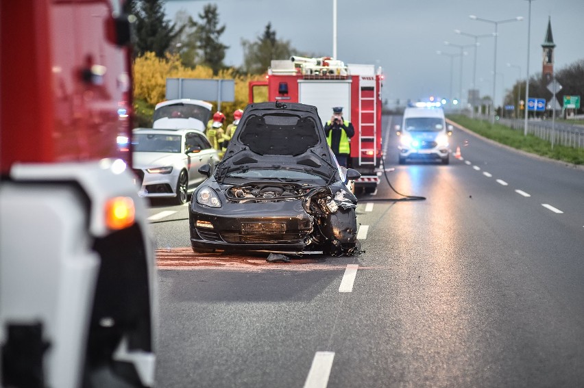 Wypadek luksusowych aut w Lesznie