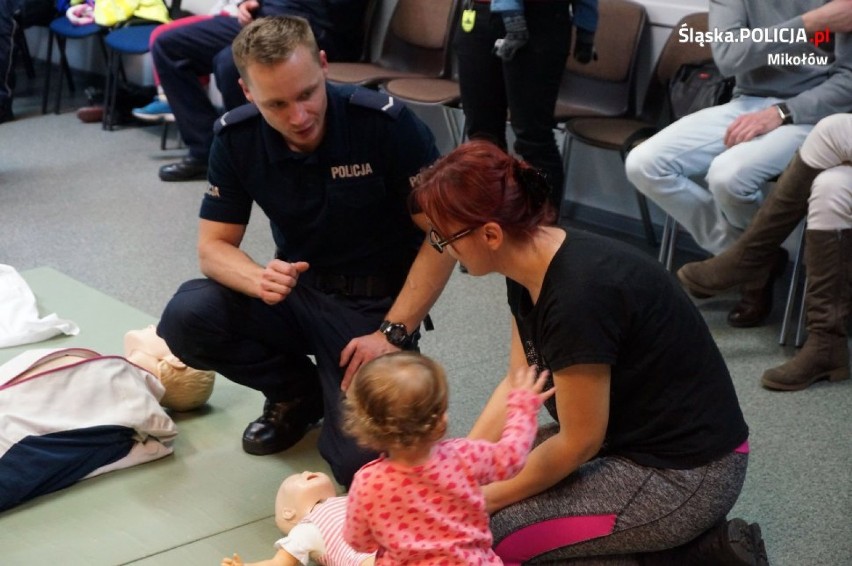 Policja w Mikołowie: uczyli rodziców pierwszej pomocy