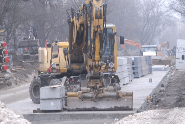 W Bronowicach układane są elementy nowego torowiska. Dziś ponownie zmieni się tam też organizacja ruchu