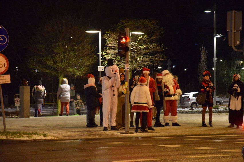 Mikołaj, prezenty i radość na twarzach dzieci w Pruszczu. Poznajecie swoje pociechy? | ZDJĘCIA