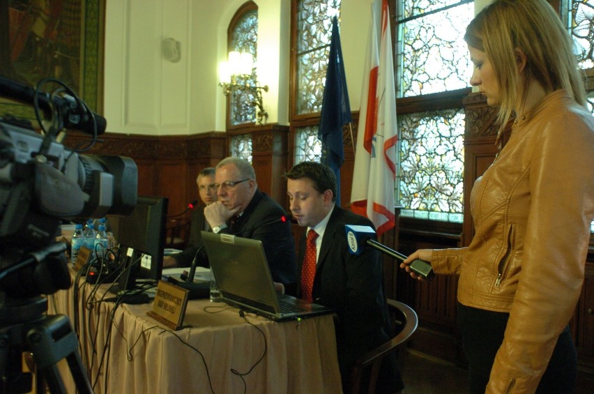 Sesja rady Słupska: Zobacz jak wyglądał przebieg majowej sesji [FOTO+WIDEO]