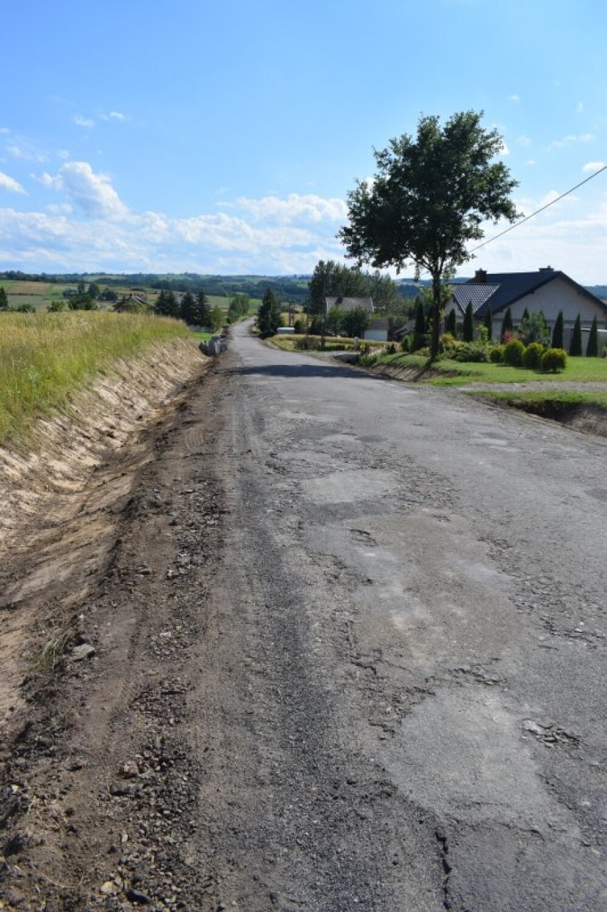 Ponad 900 metrów drogi z Rożnowic do Ołpin wyremontowano...