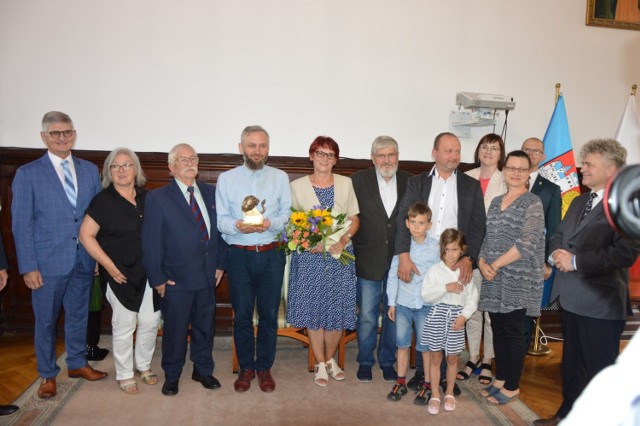 Wyróżnienie wręczane jest na uroczystym spotkaniu radnych Rady Miejskiej, rozpoczynającym Lęborskie Dni Jakubowe. W tym roku wyróżnienie zostało przyznane działającemu od 1994 r. stowarzyszeniu Lęborskie Bractwo Historyczne.