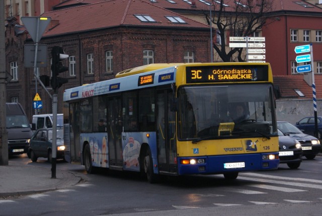 KLA w dniu Wszystkich Świętych będą kursować częściej