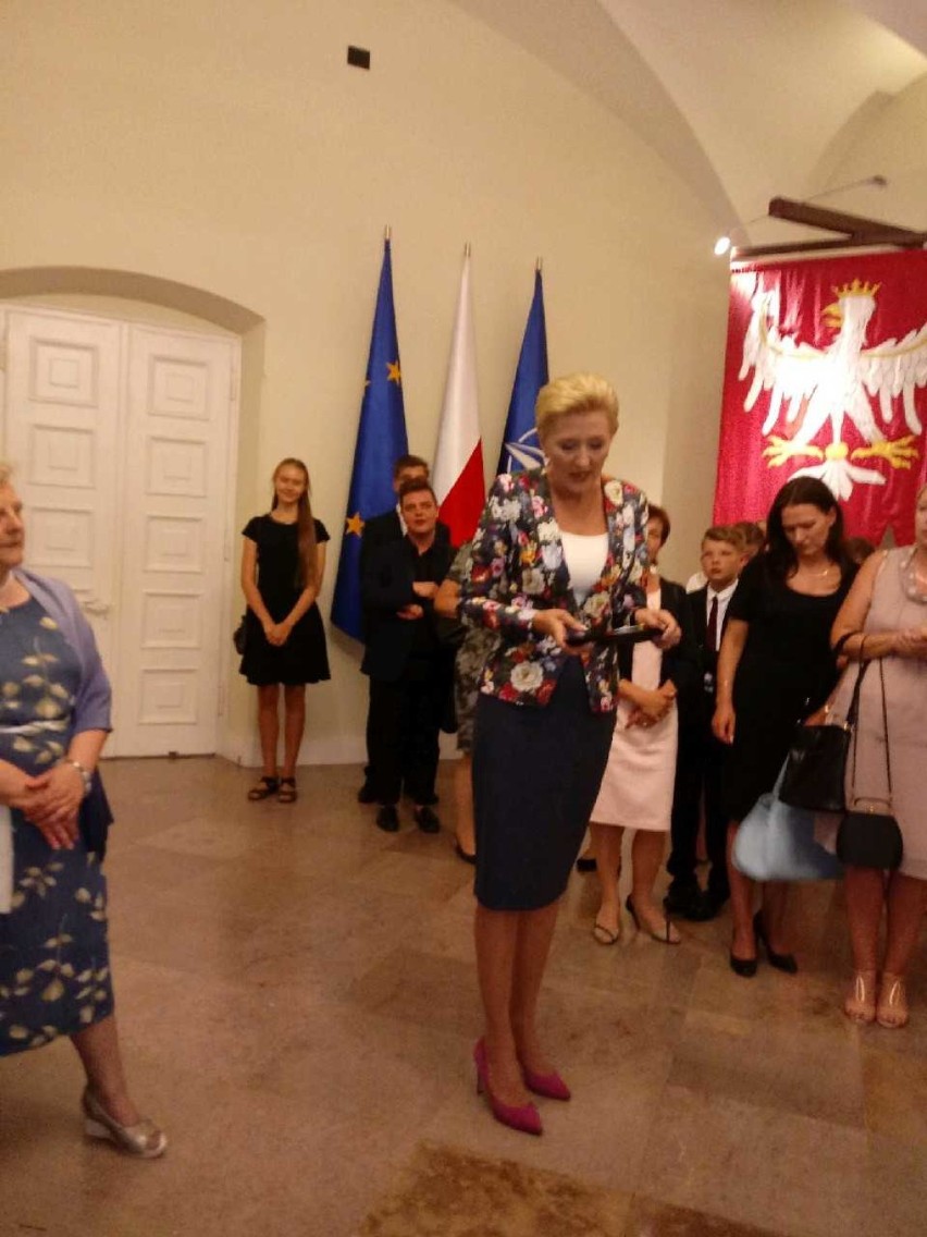 Martyna Zarzycka, uczennica SP nr 4  w Wieluniu spotkała się z  prezydentową – Agatą Kornhauser - Dudą