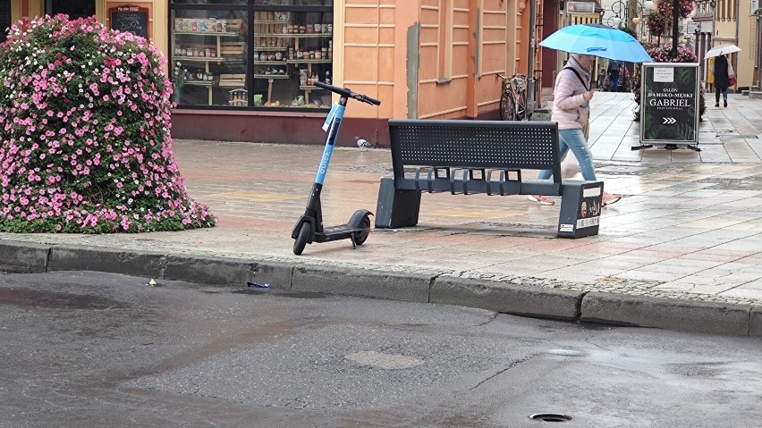 Hulajnogi elektryczne w Żarach. Czy nowy pomysł na ekologiczne poruszanie się po mieście się sprawdzi?