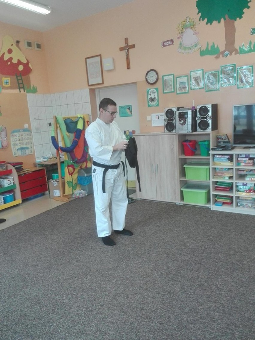 Instruktor Polskiej Federacji Aikido w odwiedzinach u Jagódek w Świętej