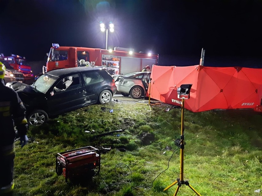 Tragiczny wypadek na DK91 w Jeleniu koło Gniewa. Nie żyje 1 osoba, 4 osoby poszkodowane! W zderzeniu brały udział 3 auta