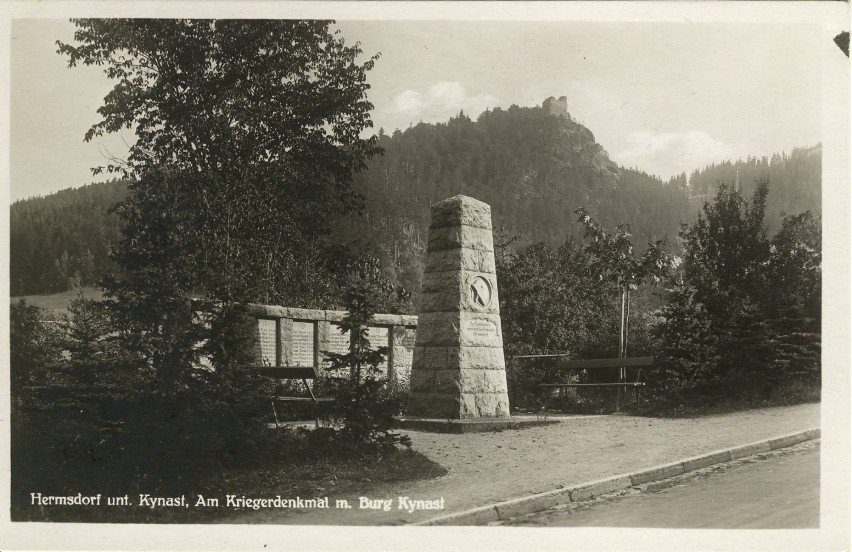 Hermsdorf  czyli Sobieszów -  pomnik z 1930 roku.  Za...
