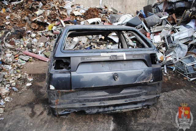Mieszkańcy Pruszkowa ukradli samochód, który następnie pocięli i ...