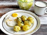 Pyszne młode ziemniaki z kefirem i jajkiem sadzonym. Wypróbuj klasyczny przepis. Najprostszy sposób na lekki obiad, jak z dzieciństwa
